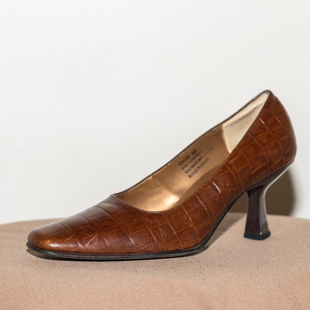 USED CARLOS FALCHI Brown Heels Size 6.5 Women US